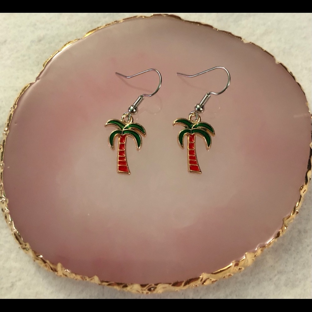 Palm tree earrings 🌴